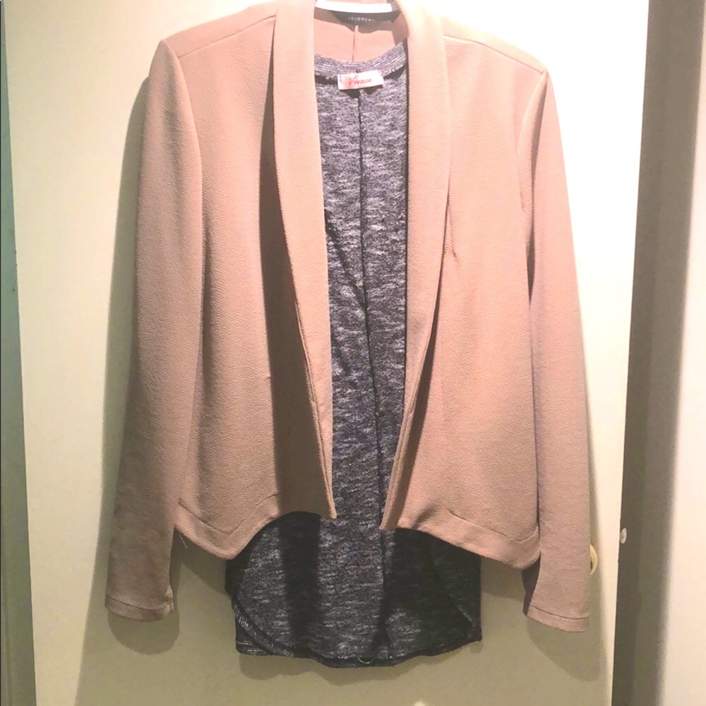Beige crop blazer